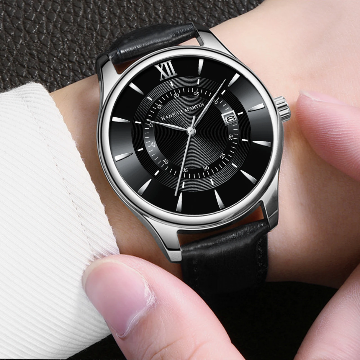 Montre HANNAH MARTIN, Élégance Moderne avec Bracelet en Cuir Noir